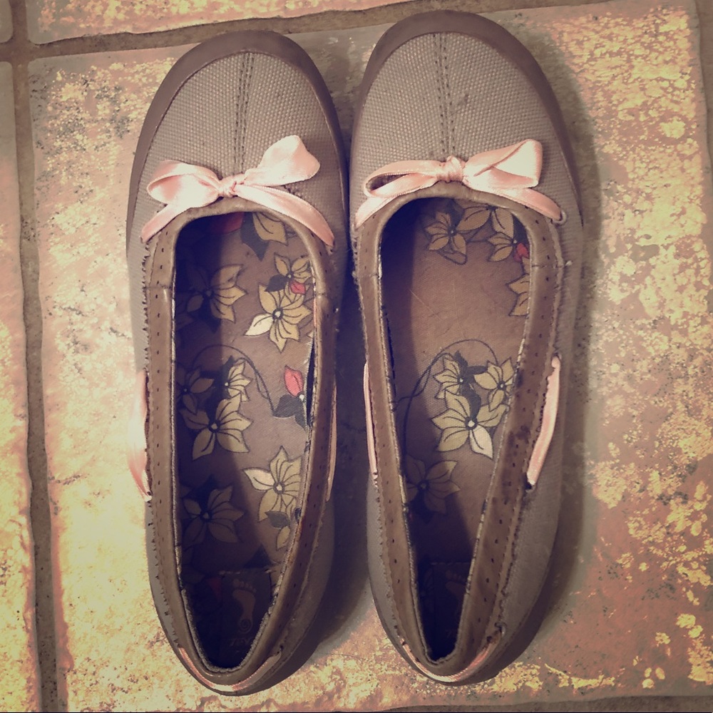 Tan Tevas made from recycled materials!